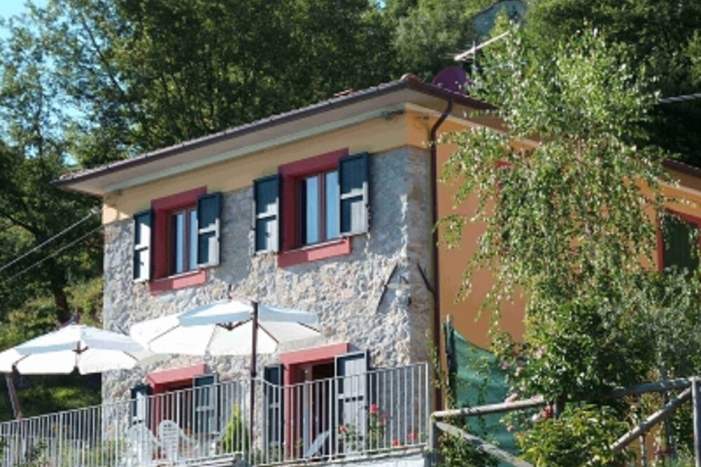 Outstanding 3 ensuite bedrooms panoramic Villa in Tuscany (Albiano,Barga,Lucca)