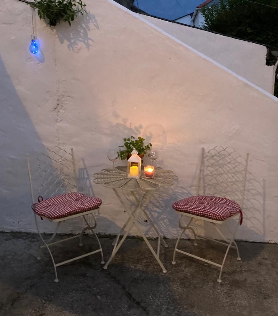 Courtyard al fresco dining area 