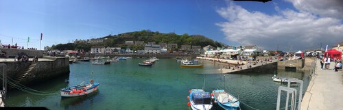 Maison de vacances près de la mer avec jardin ensoleillé privé près de la plage et du port