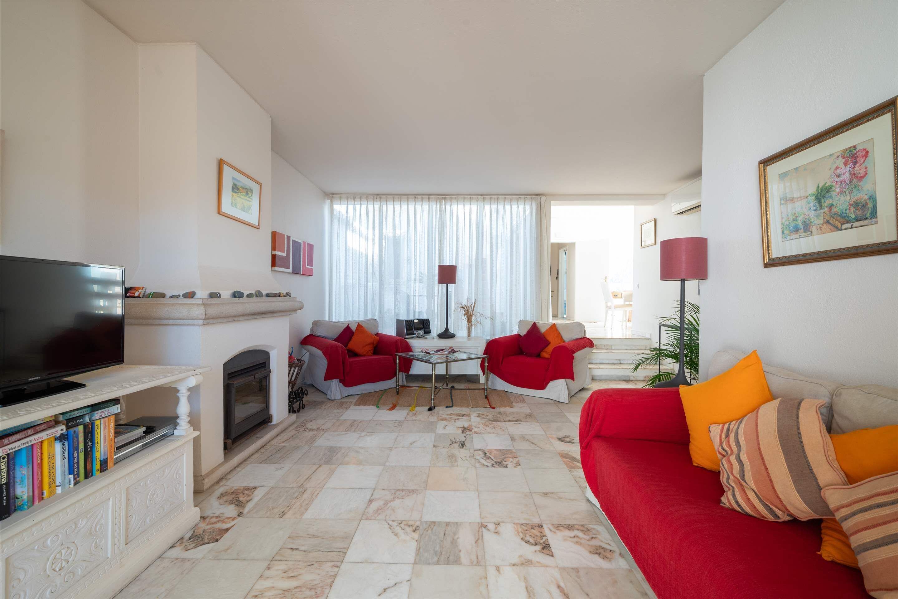 Smart TV, fireplace, DVD player, books