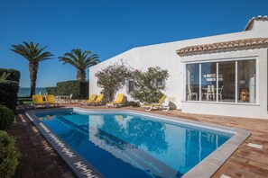 Outdoor pool - Luxury Villa with private pool, lush gardens and direct access to the beach (Almancil)