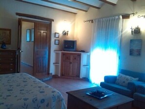 6 bedrooms, iron/ironing board, free WiFi, bed sheets - Self catering Posada del Júcar for 14 people (Alcalá del Júcar)