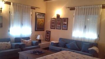 6 quartos, ferros/tábuas de passar roupa, Wi-Fi de cortesia