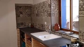 Frigorífico, microondas, horno y cafetera o tetera