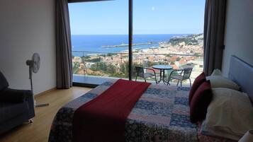 3 chambres, bureau, fer et planche à repasser, accès au Wi-Fi (inclus)