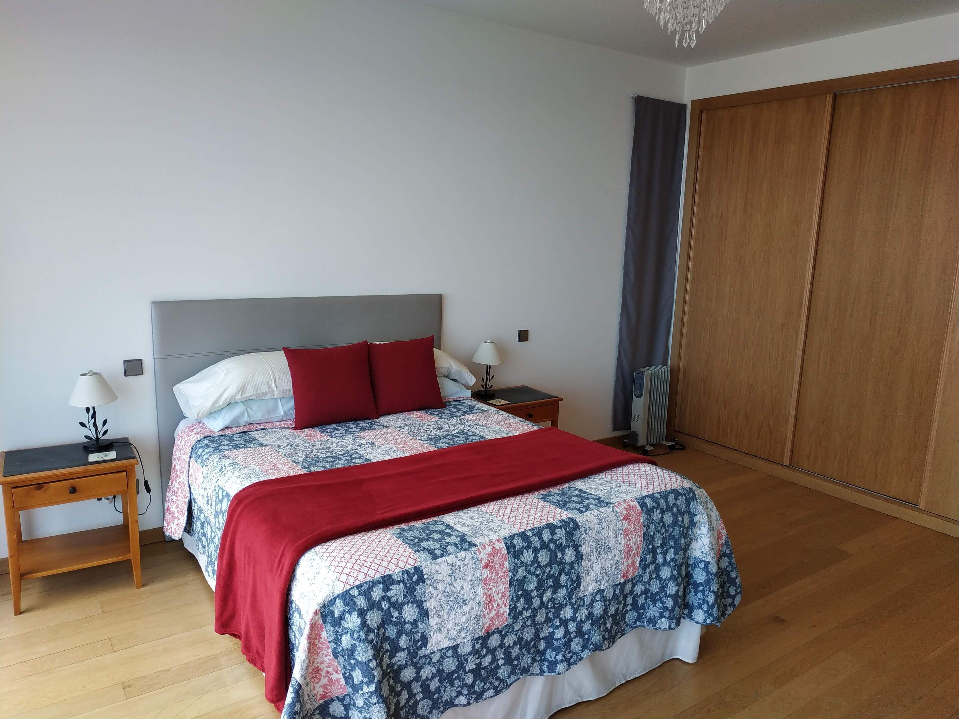 3 Schlafzimmer, Schreibtisch, Bügeleisen/Bügelbrett, kostenloses WLAN