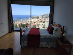 3 chambres, bureau, fer et planche à repasser, Wi-Fi gratuit