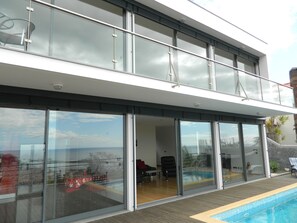 Outdoor pool, an infinity pool