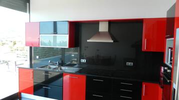 Kühlschrank, Mikrowelle, Ofen, Herdplatte