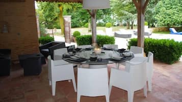 Outdoor dining
