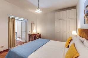 2 bedrooms, iron/ironing board, travel cot, free WiFi - Positano: Casa Leucosia... in a wonderful ancient villa,in the heart of Positano (Positano)