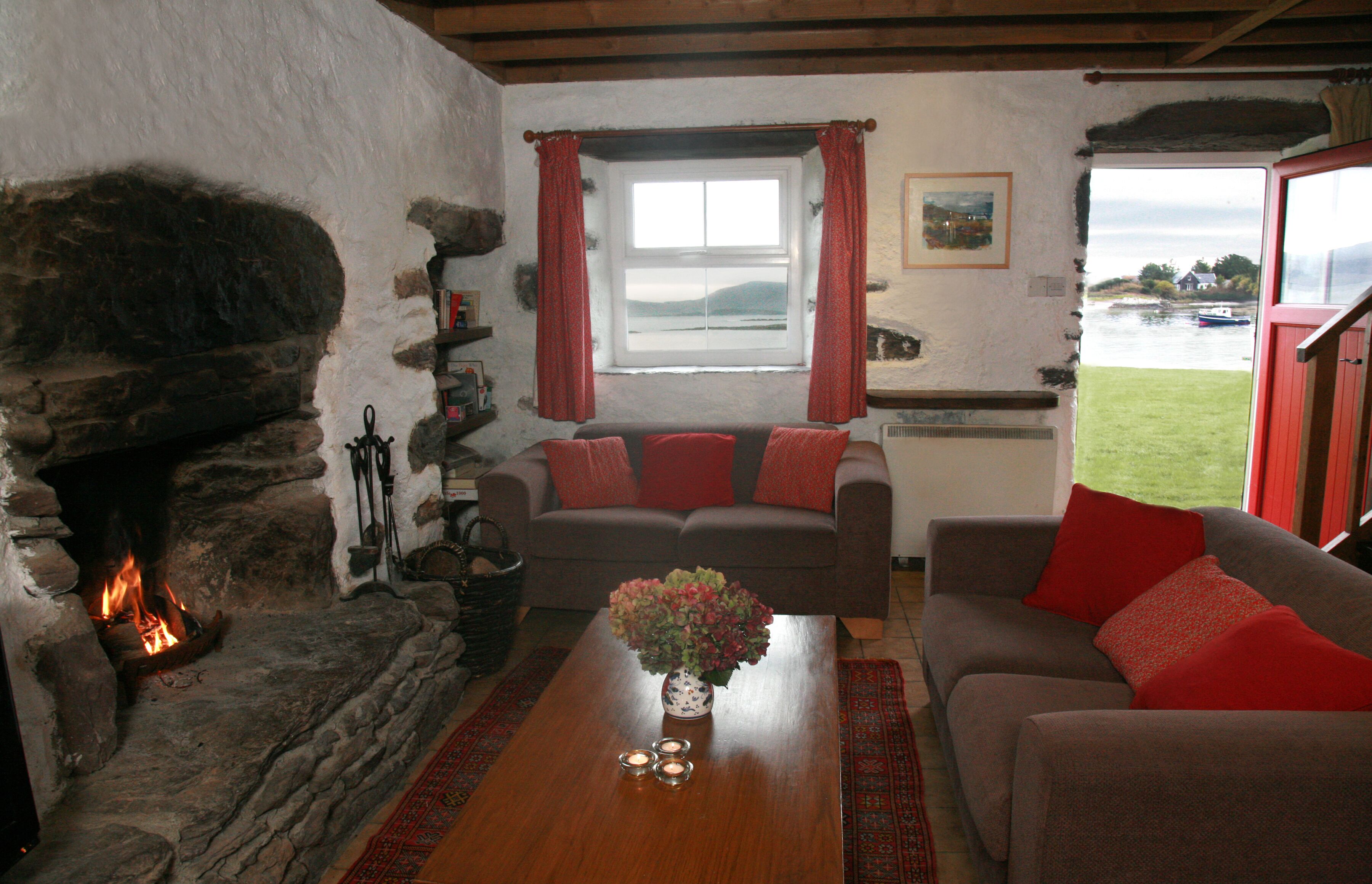 Restored 18th C. Coastguard cottage on shore of beautiful Kenmare Estuary