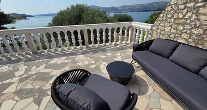 Luxusvilla am Meer, 4 Schlafzimmer, Panoramablick, nur 10 km vom Flughafen Split