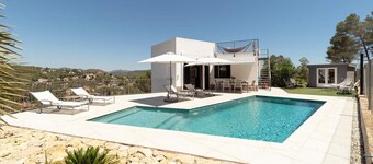 Villa de vacances de luxe dans les collines de Sitges avec une vue imprenable