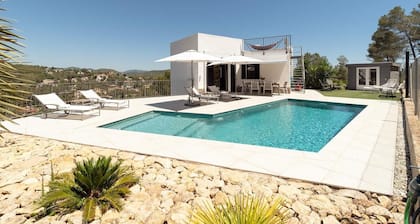 Luxury vacation villa in the hills of Sitges with breathtaking views
