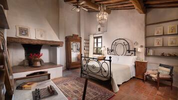 5 soveværelser, skrivebord, strygejern/strygebræt, weekendseng