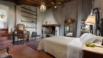 5 Schlafzimmer, Schreibtisch, Bügeleisen/Bügelbrett, Reisekinderbett