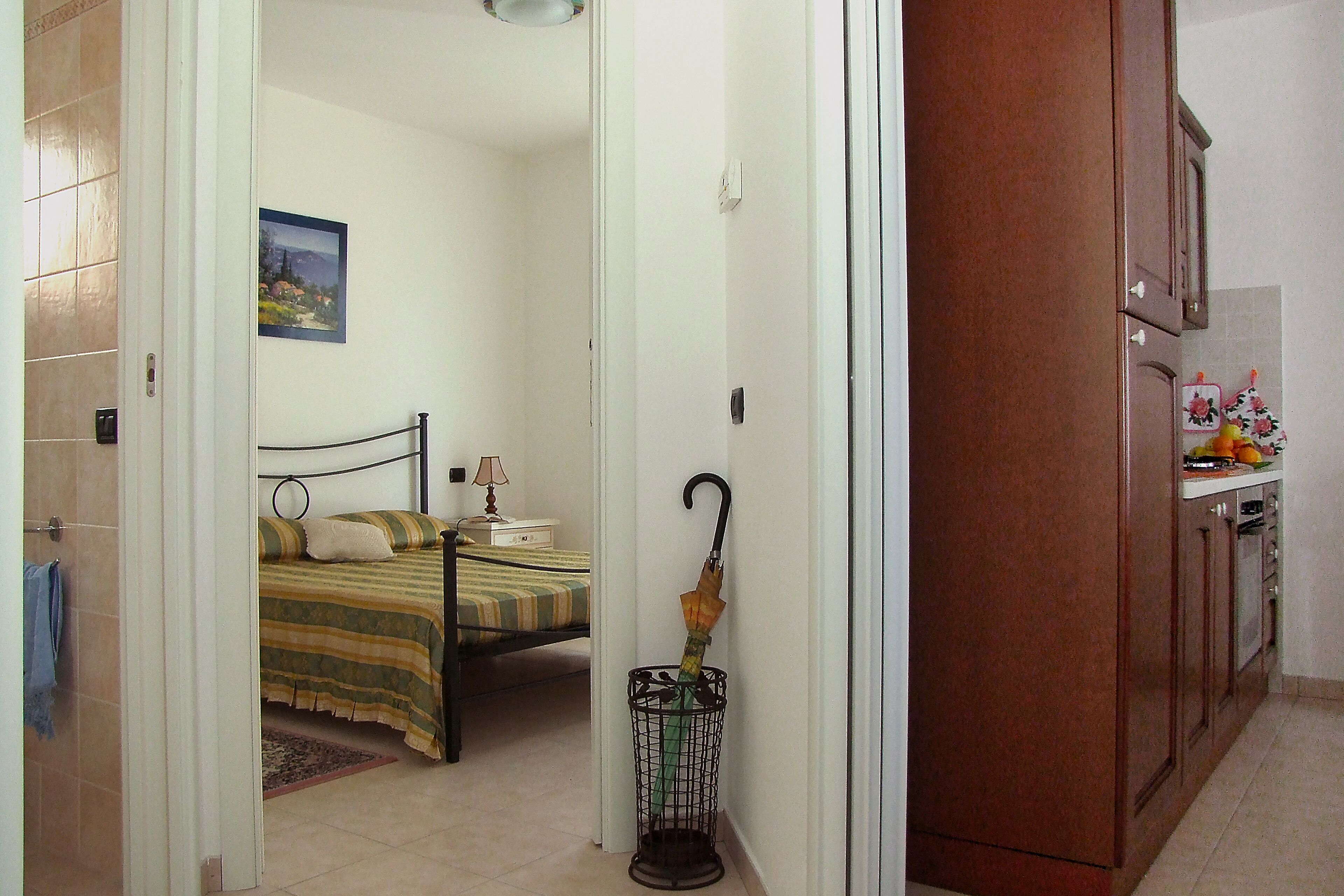 One Bedroom Apartment With Balconies Overlooking The Lake Near The Center.