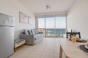 Een televisie en een dvd-speler