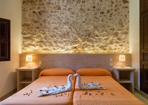 4 Schlafzimmer, Schreibtisch, Bügeleisen/Bügelbrett, Reisekinderbett