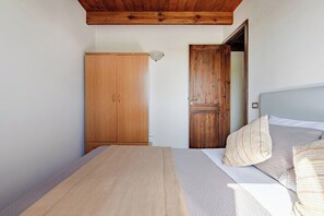 2 bedrooms, iron/ironing board, travel cot, free WiFi - House / Villa - MarsalaHouse with garden (Marsala)
