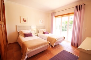 4 bedrooms, iron/ironing board, travel cot, free WiFi