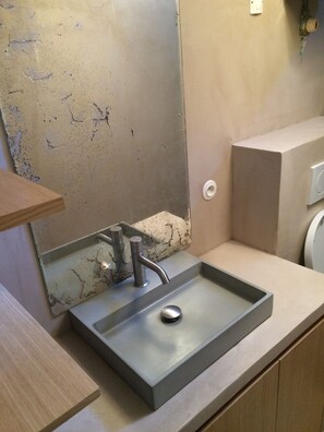 Shower, hair dryer, towels, toilet paper