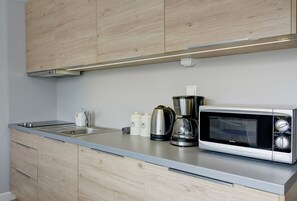 Fridge, microwave, coffee/tea maker, electric kettle