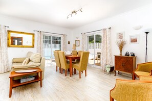 TV, DVD player, books, stereo