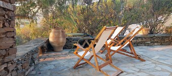 Family house with a sea view for rent in the area of Koundouros