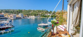 Loggos vues panoramiques, balcon supérieur à Loggos