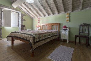 3 chambres, coffres-forts dans les chambres, fer et planche à repasser