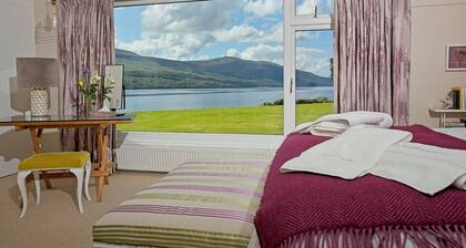 Loch-side House with Stunning Mountain and Loch Views