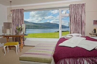Loch-side House with Stunning Mountain and Loch Views