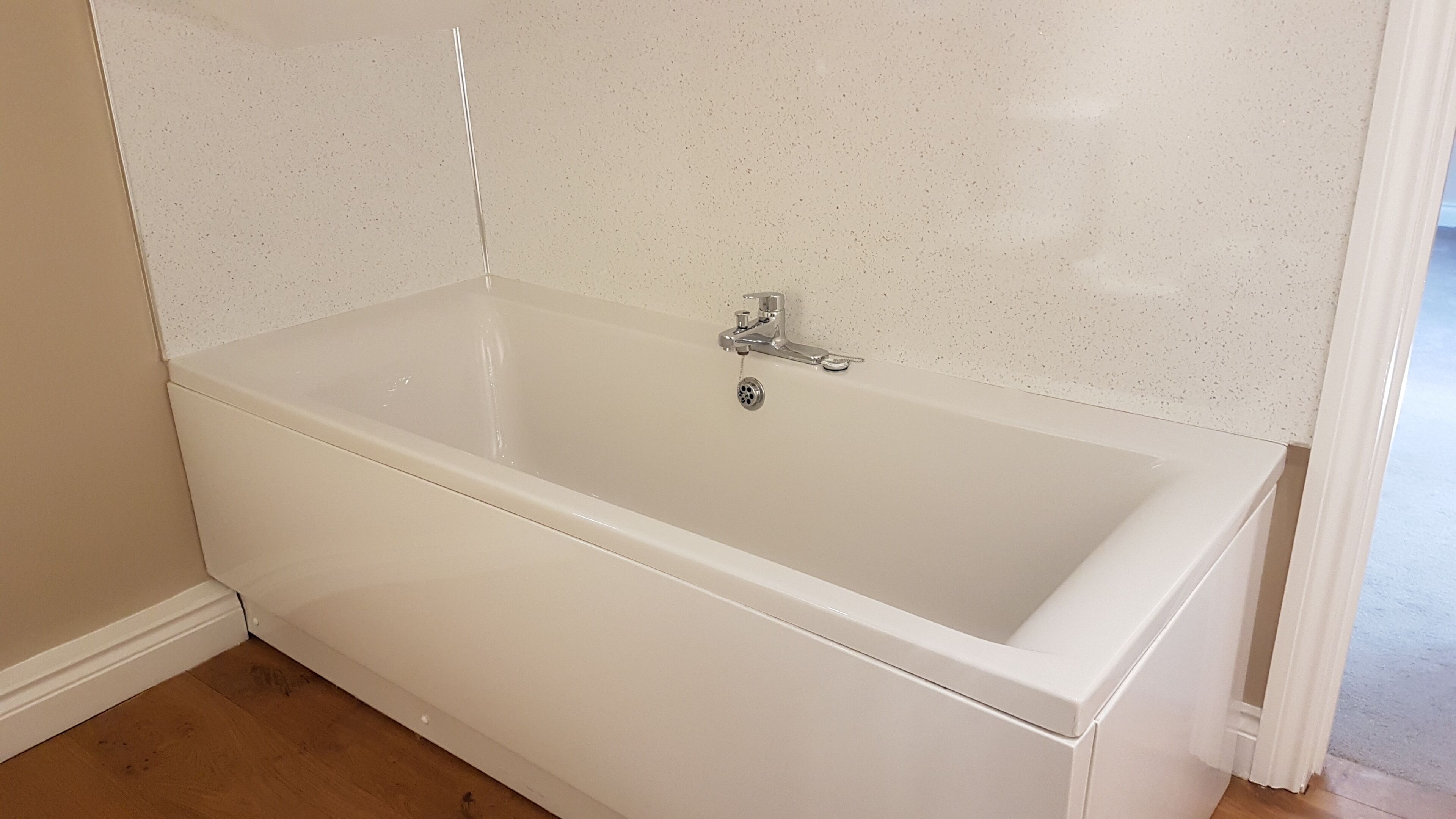 King bedroom 2 ensuite bathroom (bath not shower)