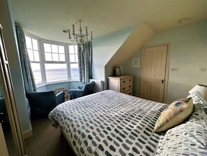 6 bedrooms, iron/ironing board, free WiFi, bed sheets