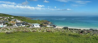 Bay Watch House, St Ives med havutsikt av utover sjøen, parkering for 2 biler.