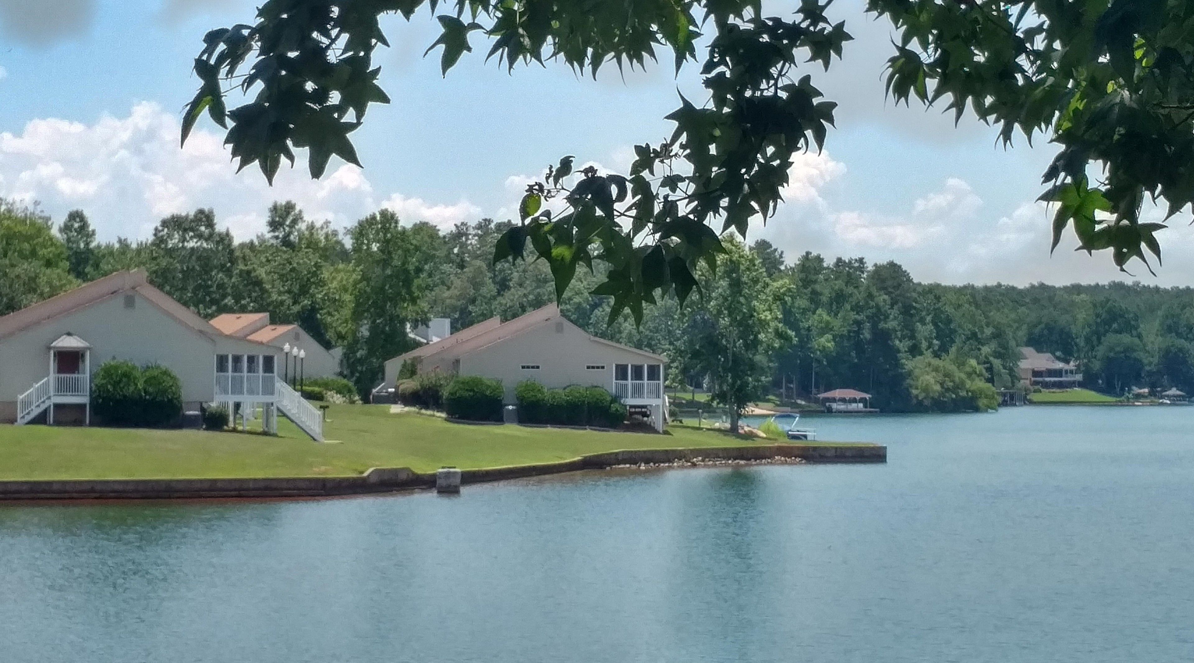 標準客房, 1 張特大雙人床和 1 張沙發床, 非吸煙房, 湖景 (Tara  - 1 Bedroom Suite) | 度假村景