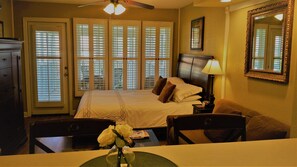 Premium bedding, individually decorated, individually furnished, desk - Fairfield Plantation Resort (Villa Rica)