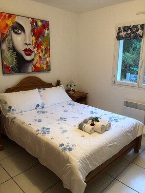 4 bedrooms, iron/ironing board, travel cot, WiFi
