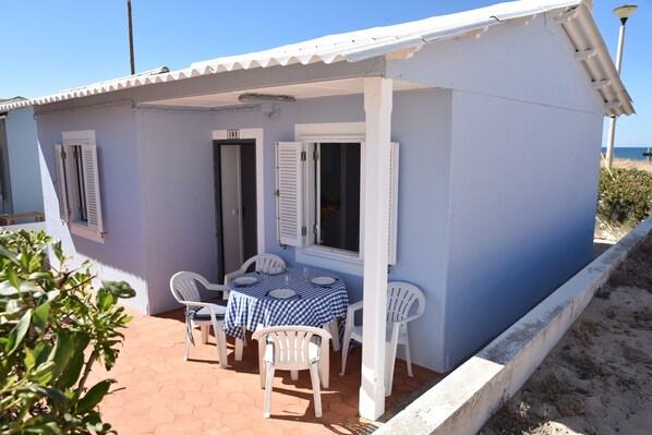 屋外ダイニングエリア