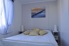 2 室のベッドルーム、アイロン / アイロン台、WiFi、ベッドシーツ