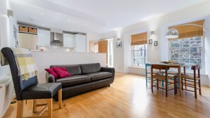 Unclassified image, 5 of 27, button - Gorgeous Grassmarket Apartment! In quiet & secure courtyard in central Old Town (Edinburgh)