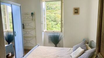 3 Schlafzimmer, BĂŒgeleisen/BĂŒgelbrett, WLAN, BettwĂ€sche