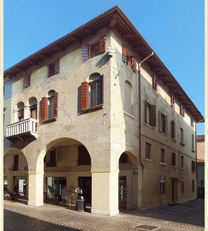 Exterior - 'Palazzo Rossi' Apartment 3B in the old town with balcony, free parking and WiFi (Treviso)