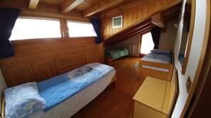 5 makuuhuonetta, silitysrauta/-lauta, vauvan matkasänky, ilmainen Wi-Fi