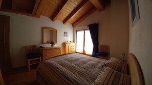 5 bedrooms, iron/ironing board, travel cot, free WiFi