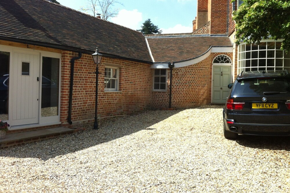 Double Bedroom in Grade 2 Listed Barn Conversion