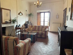 Smart TV, fireplace, DVD player, books - Nobleman holiday house in Tuscany with private swimming pool, A/C and Wi-Fi (Radicondoli)