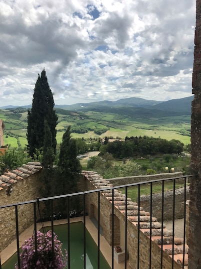 Spacious house between Siena e Firenze with private swimming pool, A/C and Wi-Fi
